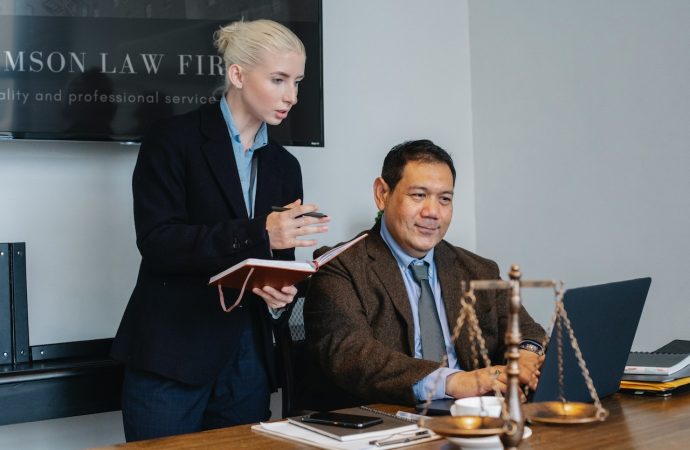 Prawo pracy – z jakimi typami spraw może mieć styczność prawnik?