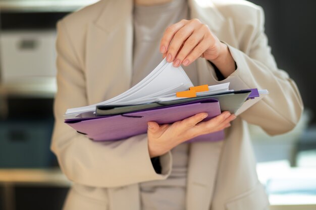 Zarządzanie dokumentacją kadrową a zgodność z przepisami prawa pracy i finansów