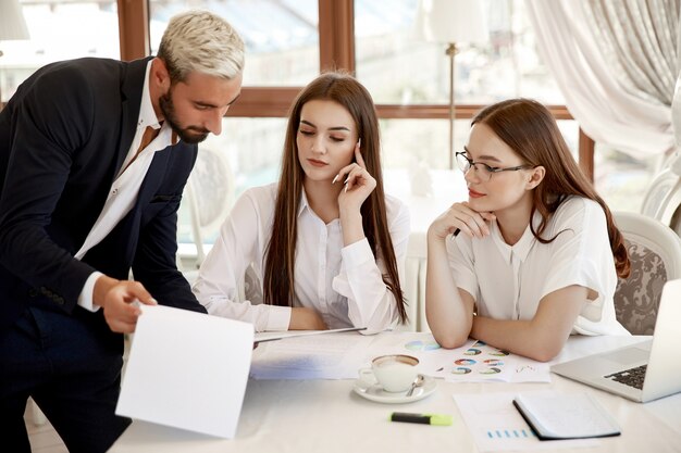 Etyka w zarządzaniu finansami pracowniczymi: jak unikać konfliktów interesów?