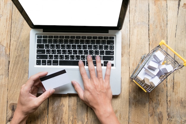 Jak skutecznie chronić swoje prawa konsumenta podczas zakupów online?